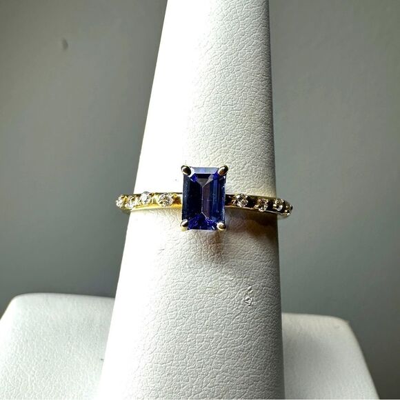 NWT .59cts emerald cut Tanzanite with natural diamond accents in 14k YG ring! - Picture 1 of 11